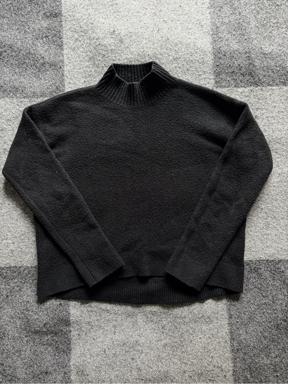 Uniqlo Soufflé Yarn Mock Neck Sweater